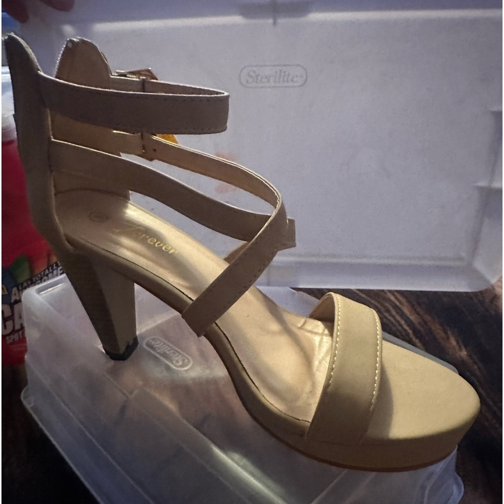 Heels - Picture 2 of 5